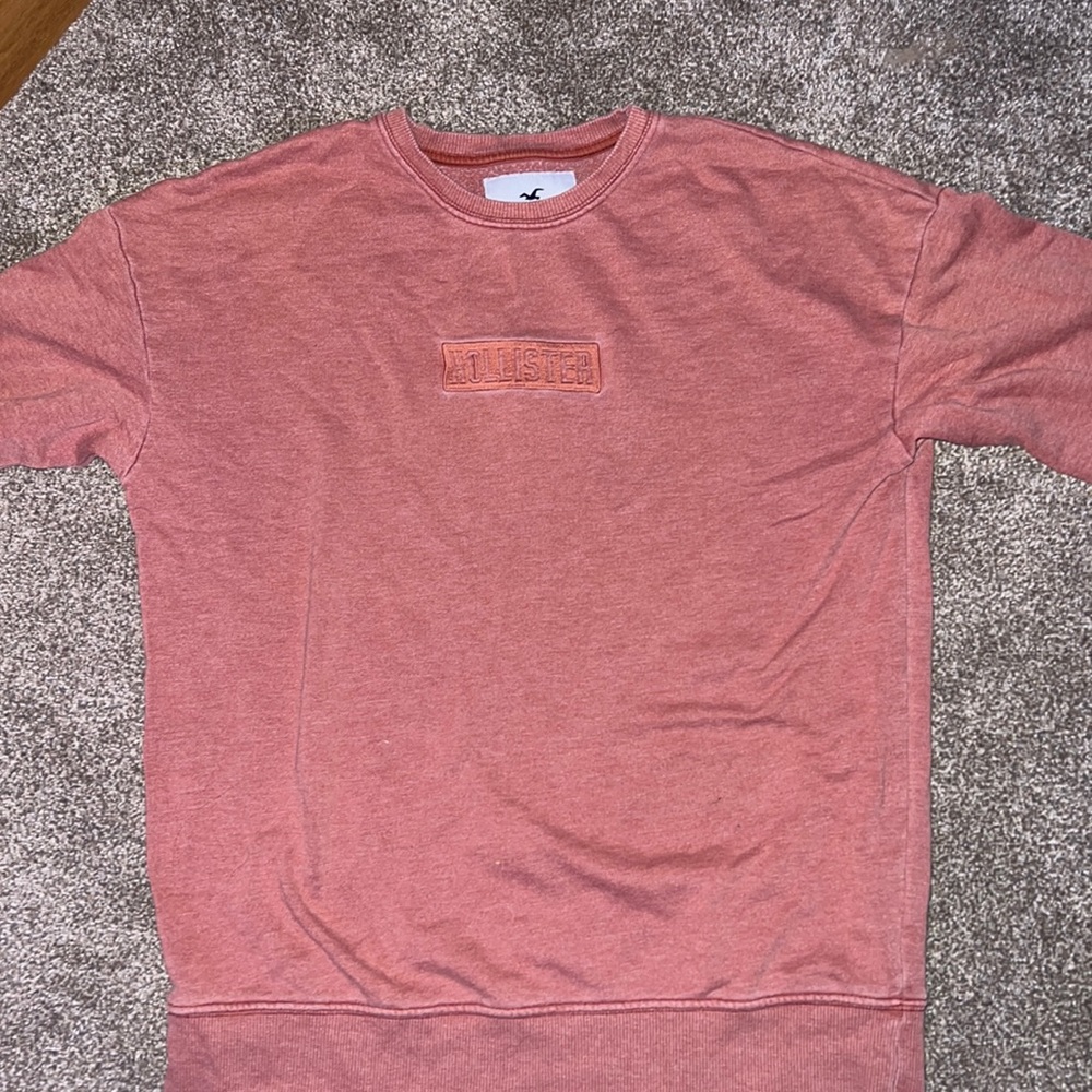 Women's Hollister sweatshirt.